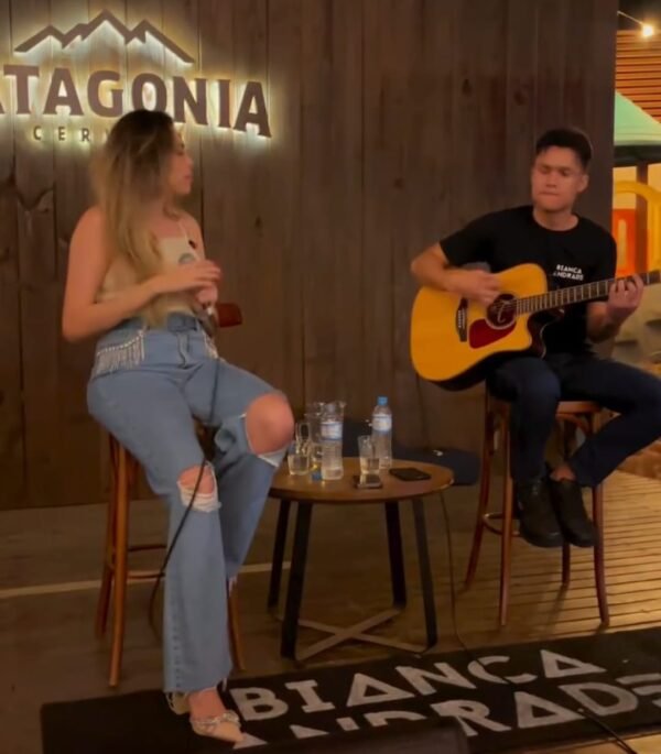Cantora Sertaneja Bianca Andrade
